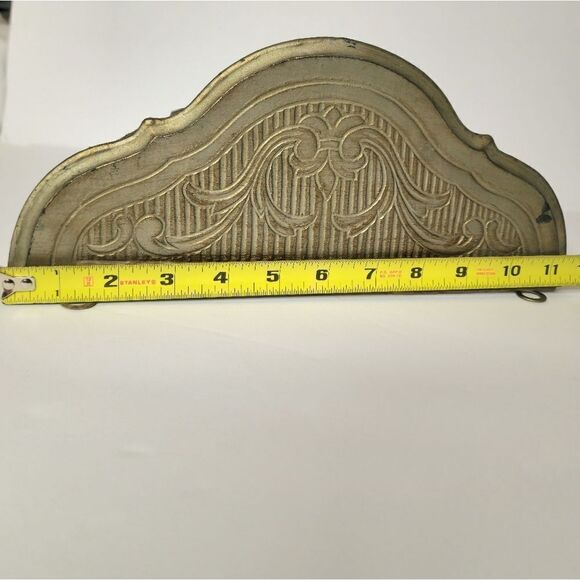 Pair of Vintage Florentine molded gilt resin wall shelves - Picture 8 of 10